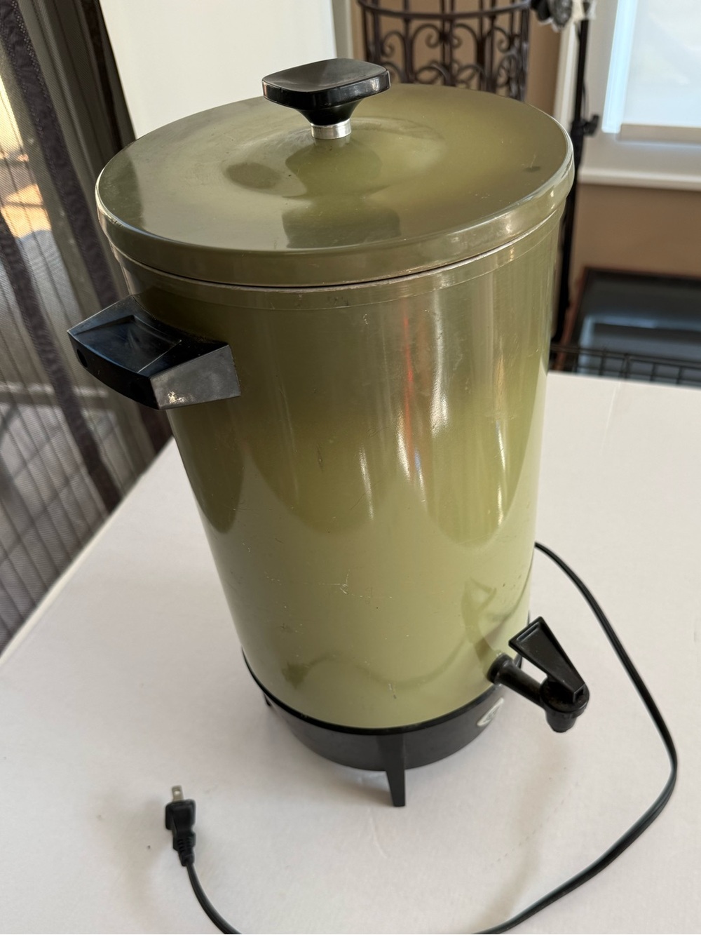 Vintage West Bend 30-Cup Electric Coffee Urn Percolator - Avocado Green
